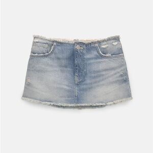 Denim mini skirt with frayed trims